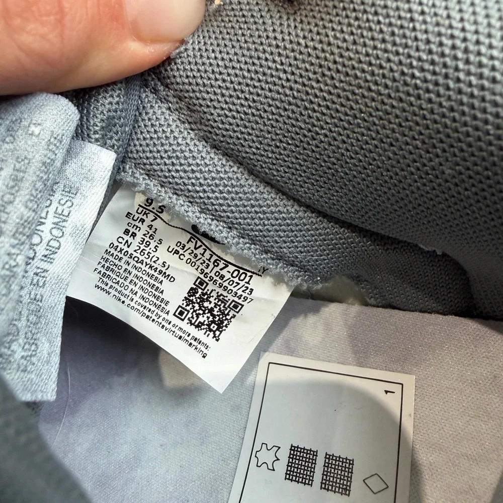 Nike Women’s Low-Top Sneakers - Grey (size 9.5) - Picture 4 of 4
